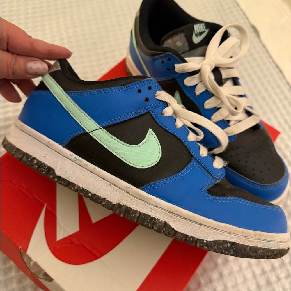 NIKE DUNK LOW SE GS E

BLACK/MINT FOAM-LT PHOTO BLUE